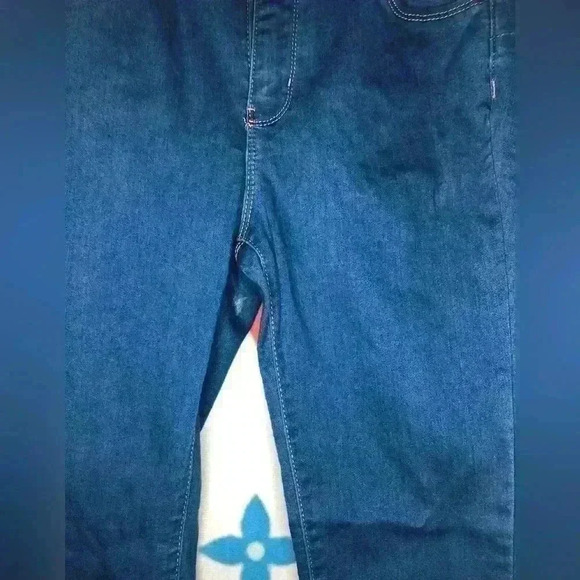 Blue Jeans - Picture 8 of 9